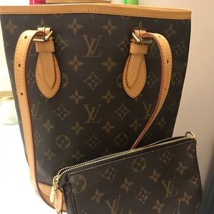 Petite Louis Vuitton Bucket size 10x9x6"